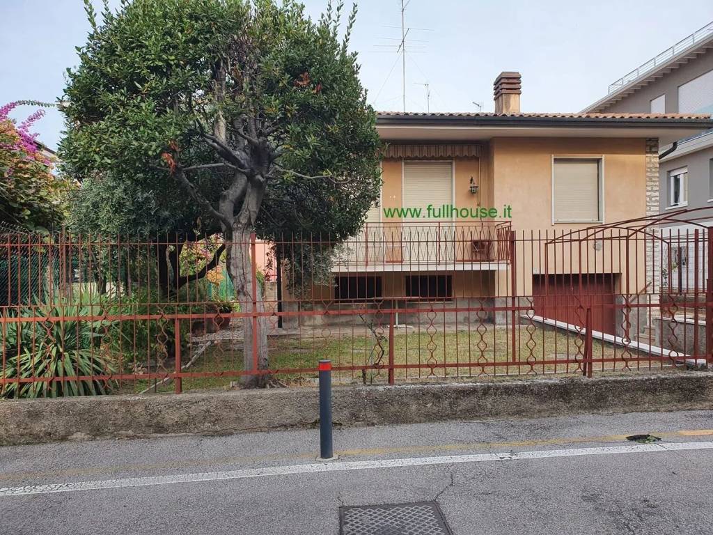 Villa a Bardolino in Via C. Colombo - Foto 4