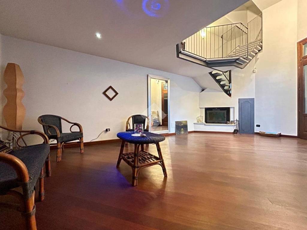 Casa indipendente a Castelleone in Viale Santuario, 63 - Foto 2