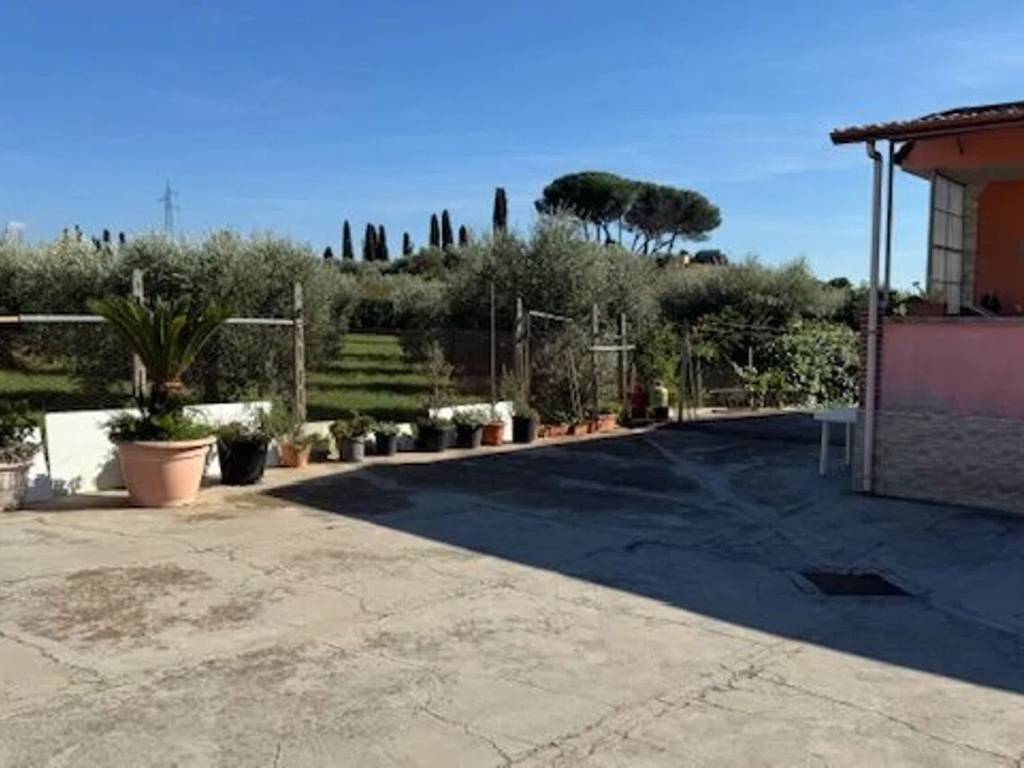 Villa a Cisterna di latina in Via Cesare Ottaviano Augusto, 3 - Foto 2