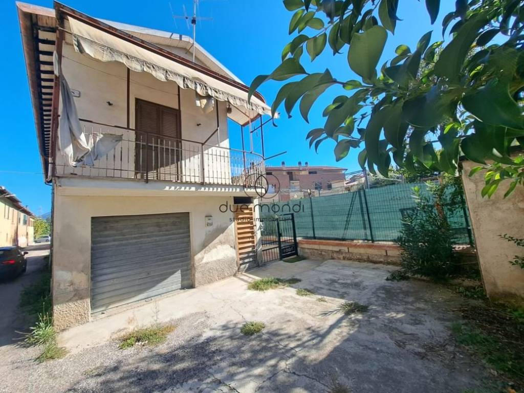 Casa indipendente a Spoleto in Via Macedonio Melloni - Foto 2
