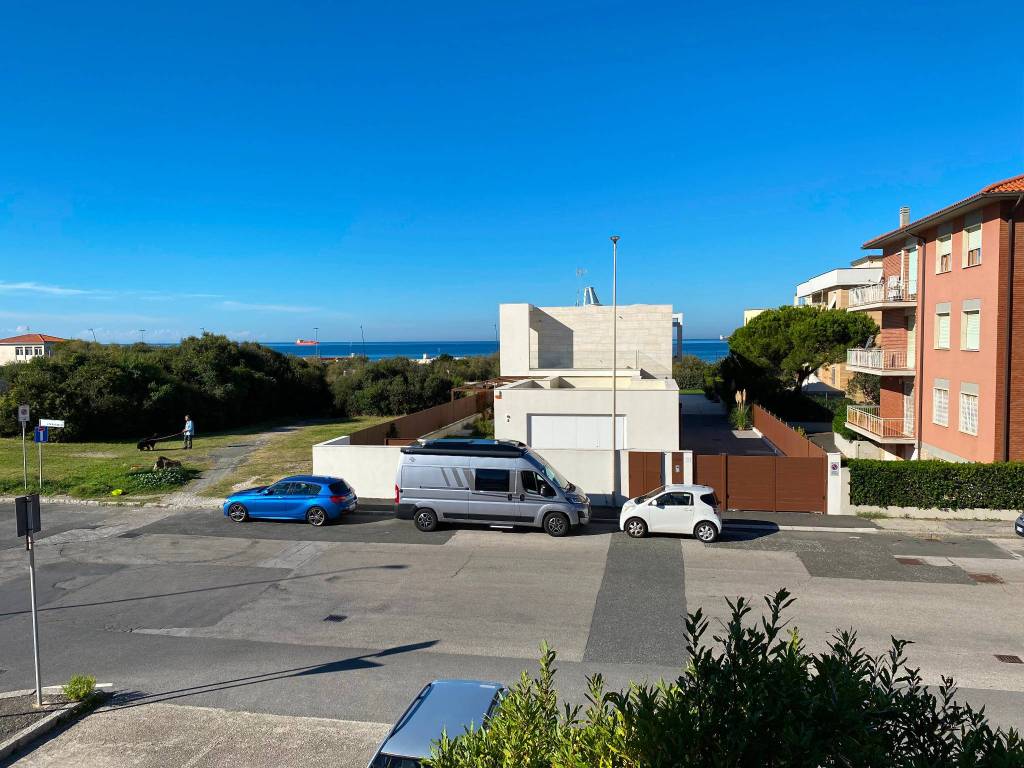 Appartamento a Livorno in Via Dino Provenzal - Foto 2