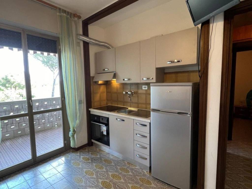 Appartamento a Follonica in VIA LAGO DI LUGANO, 5 - Foto 3