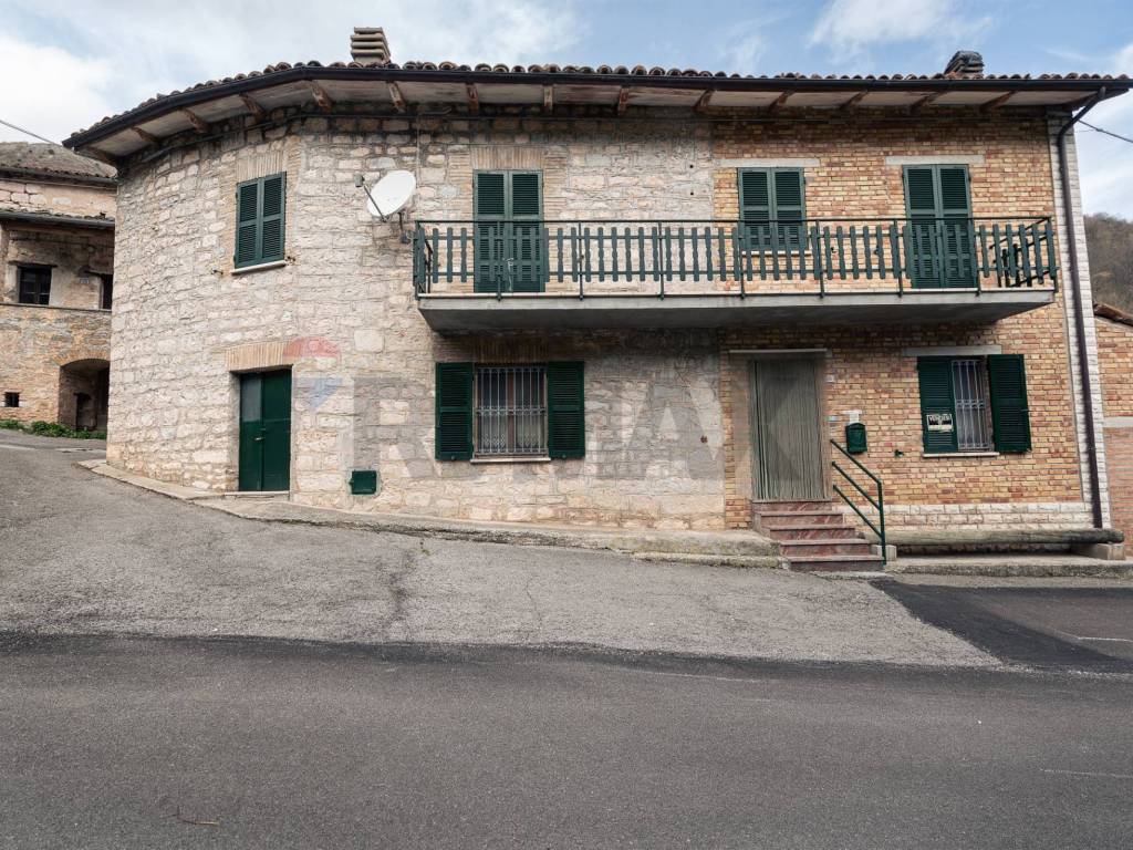 Casa indipendente a Frontone in strada del caprile, 28 - Foto 2