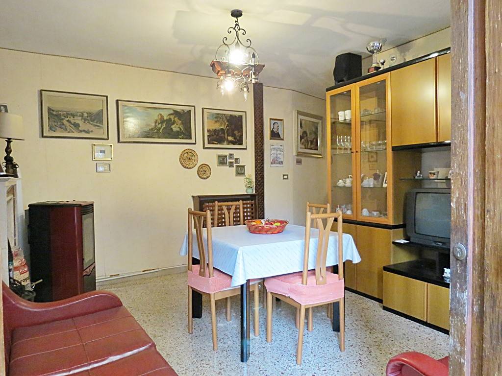 Casa indipendente a Baschi in Via Centrale - Foto 2