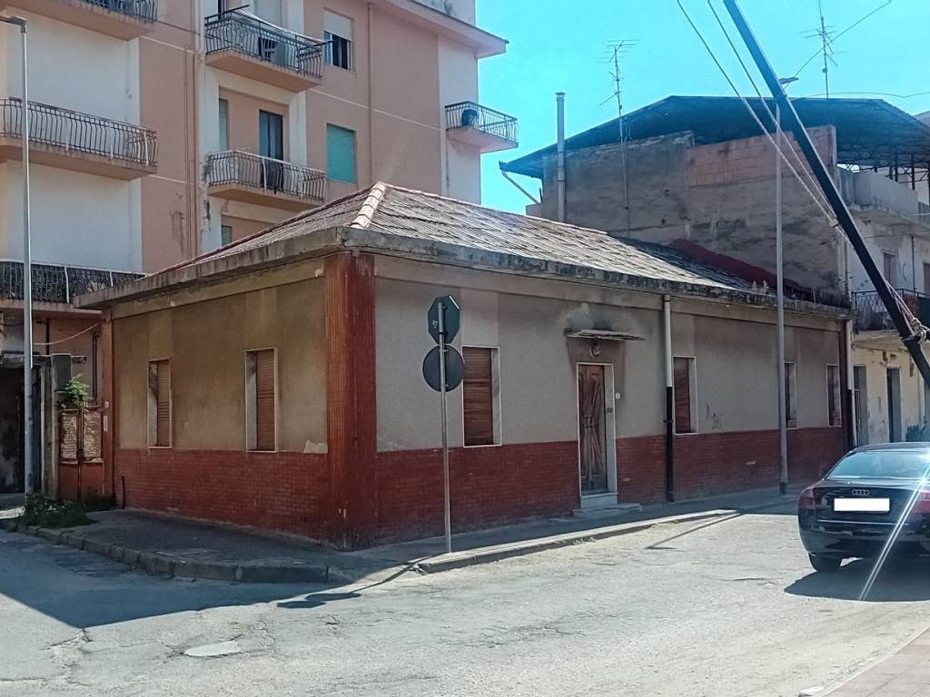 Casa indipendente a Gioia tauro in Via Adigrat, 3 - Foto 2