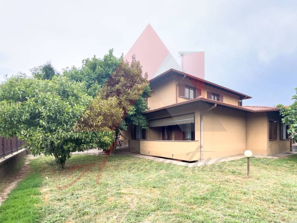 Villa a Merate in Via 25 Aprile, 199 - Foto 2