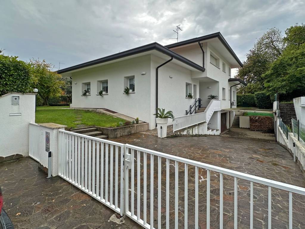 Villa a Campoformido in Strada dei Lecci, 24 - Foto 2