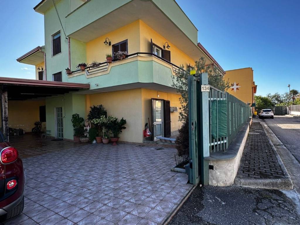 Palazzo / stabile a Maddaloni in Via Cornato, 134 - Foto 2