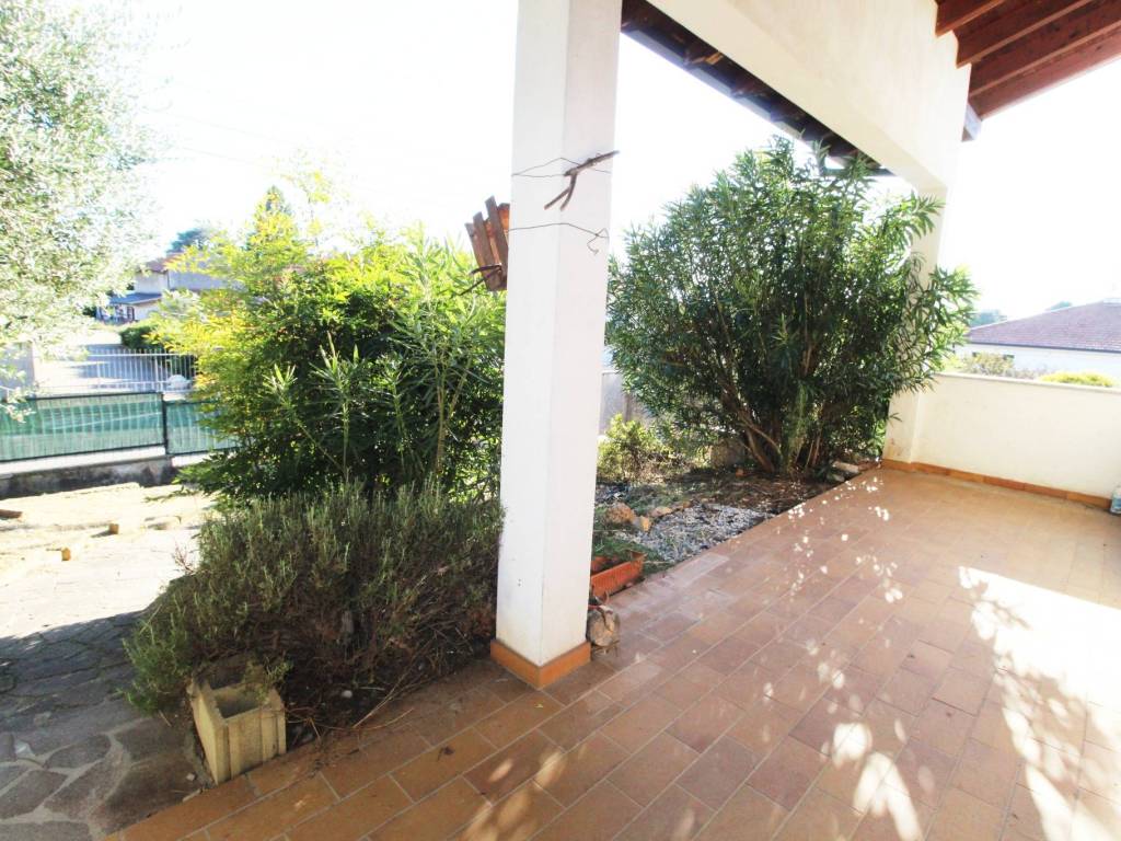 Villa a Gorla minore in Via Roma, 11 - Foto 2