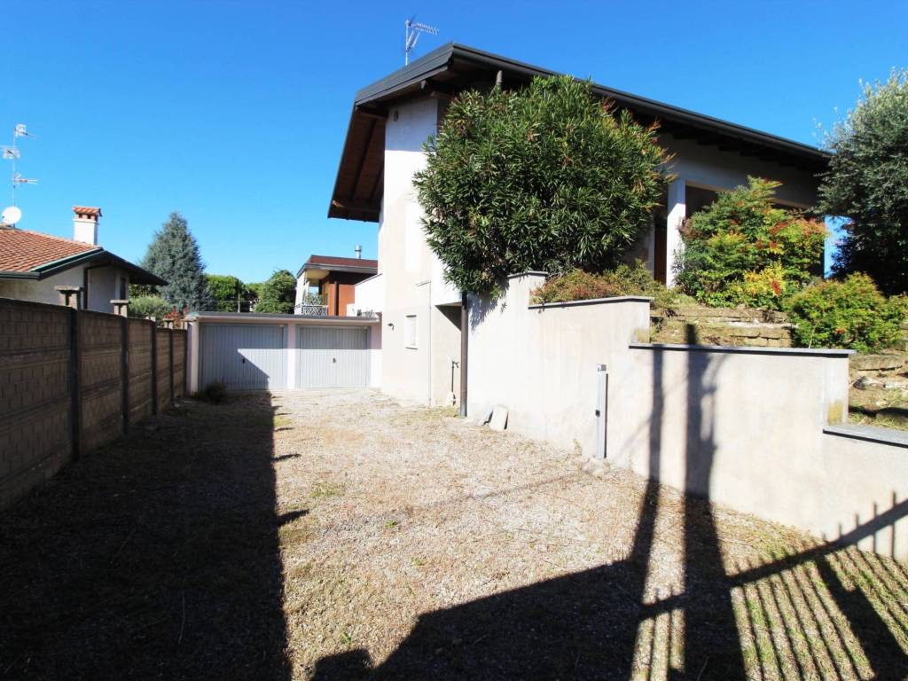 Villa a Gorla minore in Via Roma, 11 - Foto 3