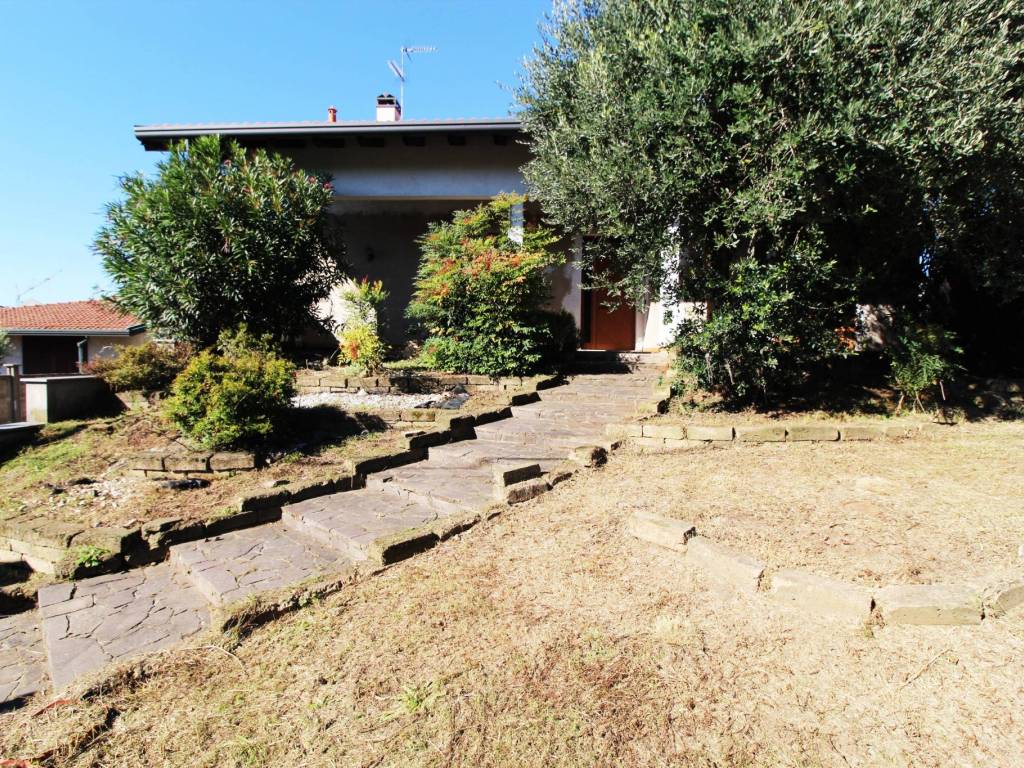 Villa a Gorla minore in Via Roma, 11 - Foto 4