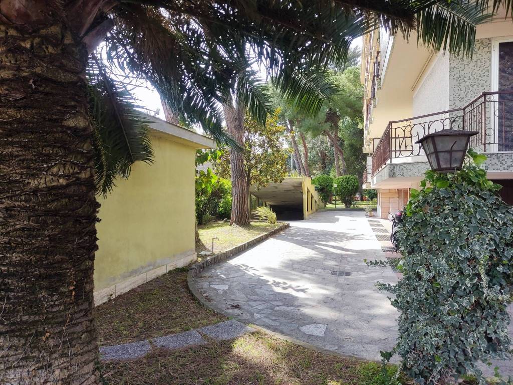 Box / garage a Bordighera in Via Giulio Cesare - Foto 3