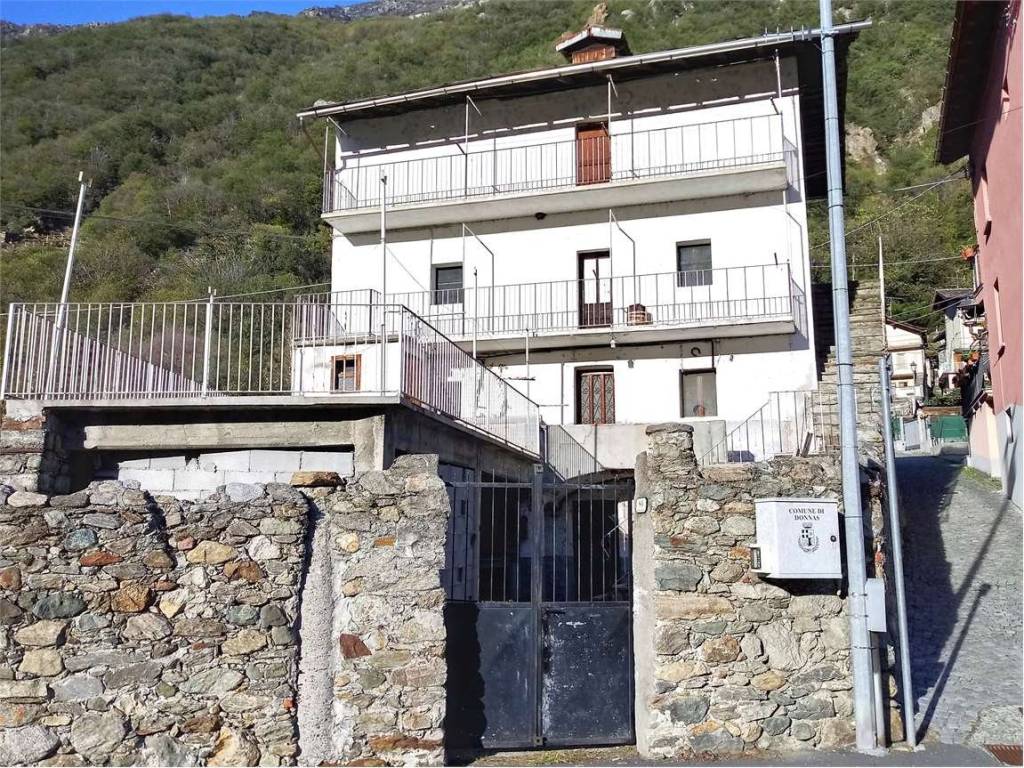 Casa indipendente a Donnas in via Ronc de Vaccaz - Foto 2