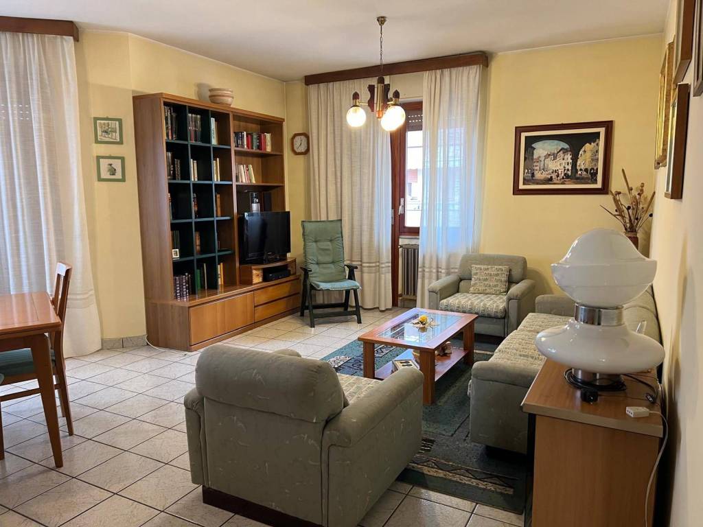 Appartamento a Arona in Via 24 MAGGIO - Foto 4