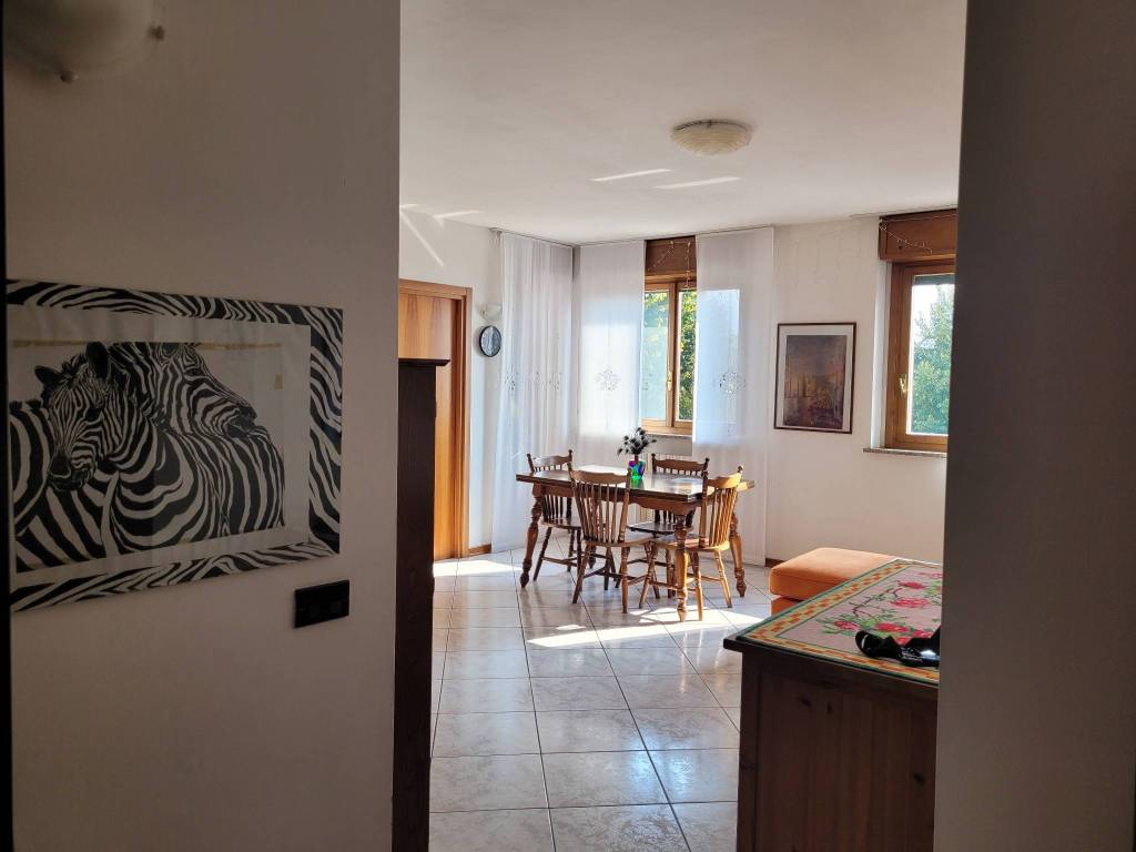 Appartamento a Villa guardia in Via Valtellina - Foto 2