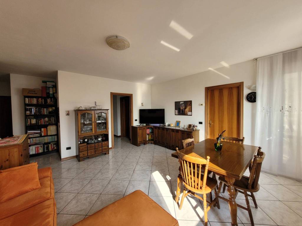 Appartamento a Villa guardia in Via Valtellina - Foto 4