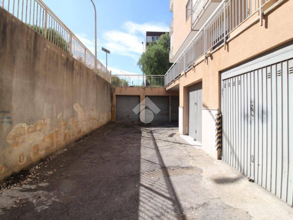 Box / garage a Brindisi in Via S. Martino della Battaglia, 10 - Foto 4
