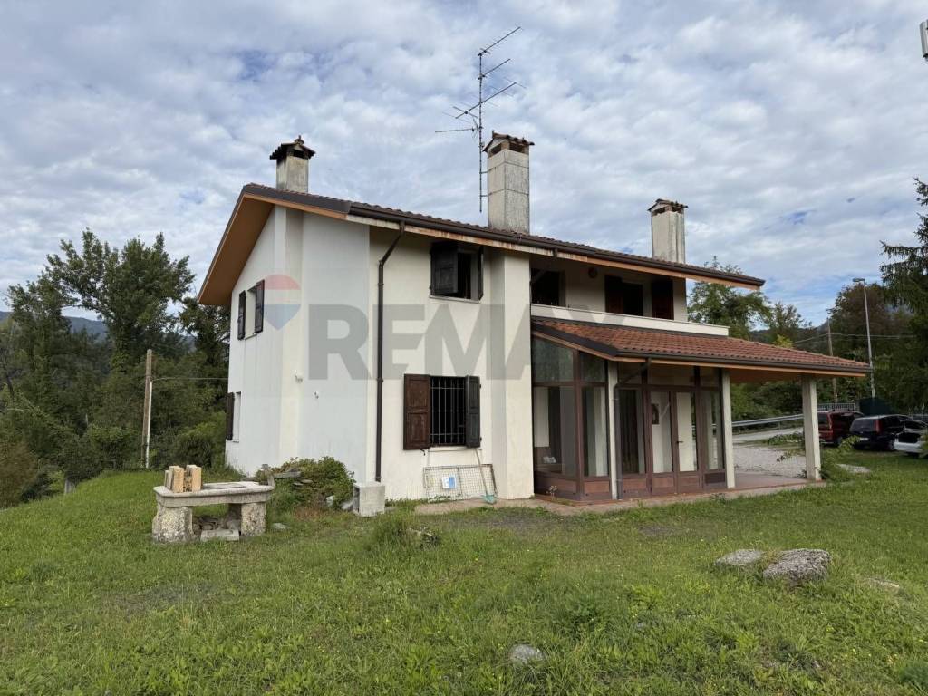 Villa a Castelnovo del friuli in Loc. Faviz, 13 - Foto 2