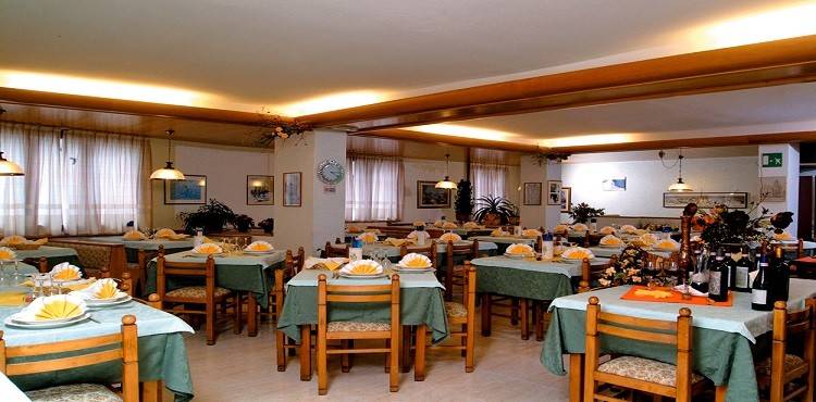 Palazzo / stabile a Chiesa in valmalenco in Via Funivia - Foto 4