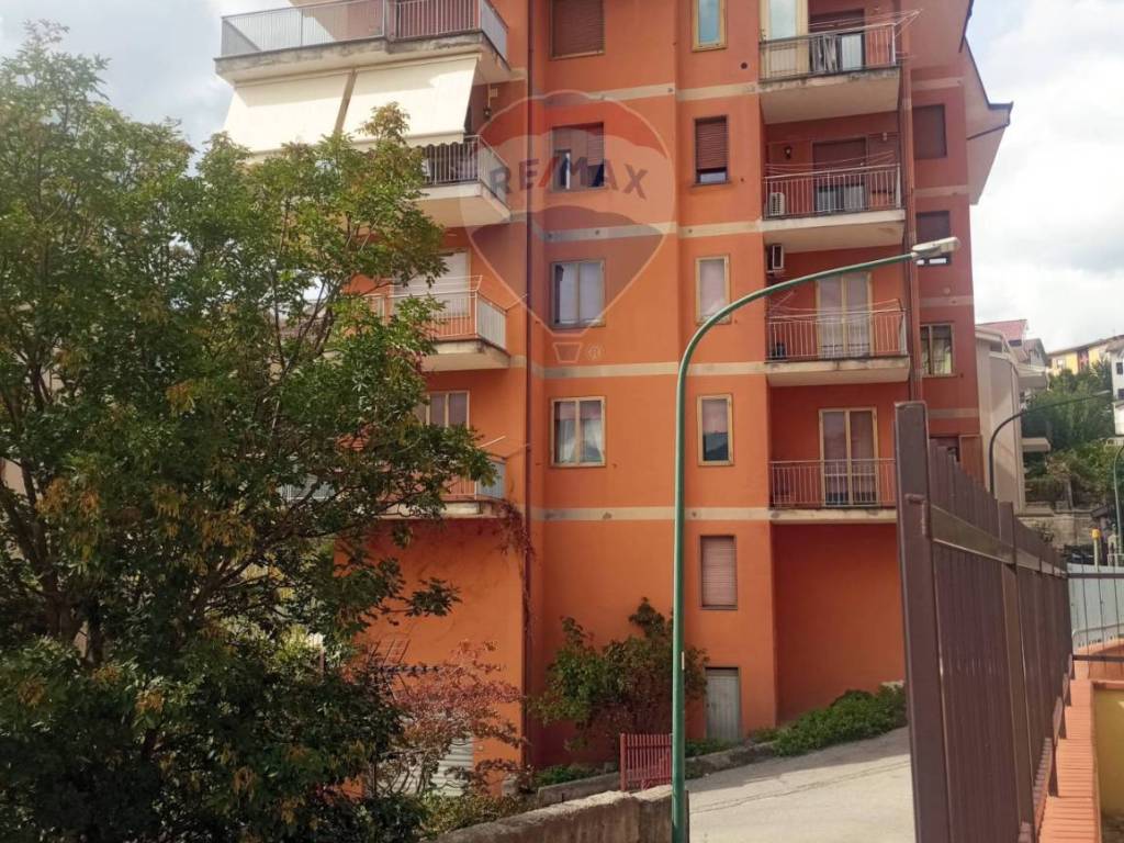 Appartamento a Lagonegro in Via Dei Gigli, 1 - Foto 2