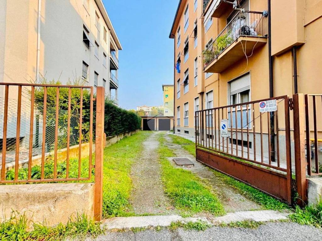 Box / garage a Monza in Via Emilio Borsa, 39 - Foto 3