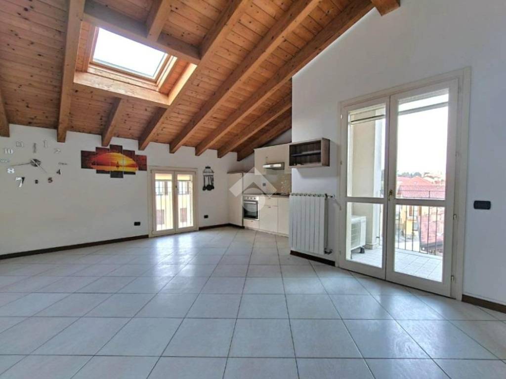 Appartamento a Besana in brianza in Via Bellavista, 3 - Foto 2