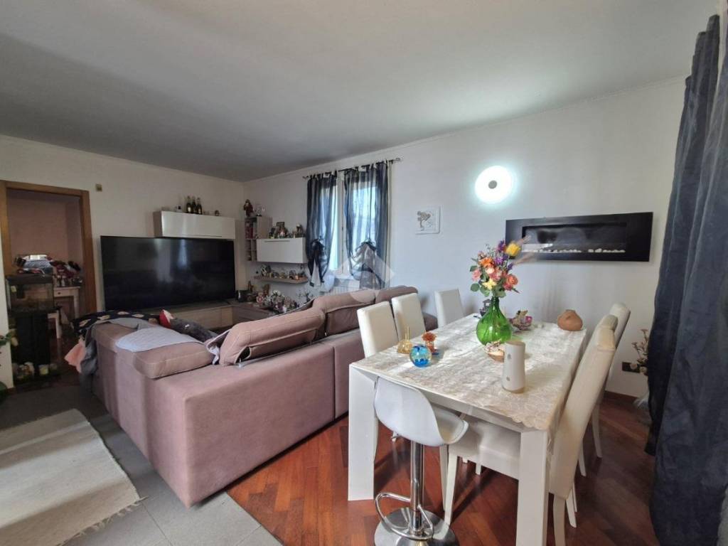 Appartamento a Giussano in Via Alessandro Manzoni, 83 - Foto 4