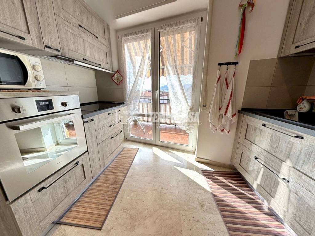 Attico / mansarda a Verbania in Via Giovanni Canna, 20 - Foto 2