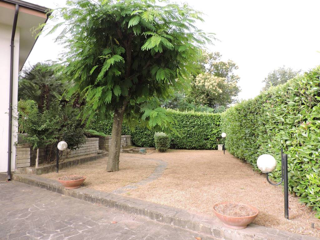 Villa a Sessa aurunca in Via Corbara - Foto 2