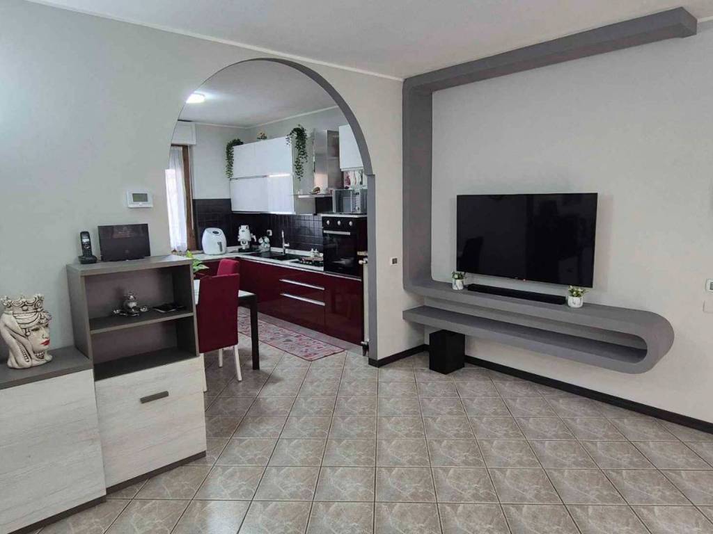 Appartamento a Trecate in Via Po, 72 - Foto 2