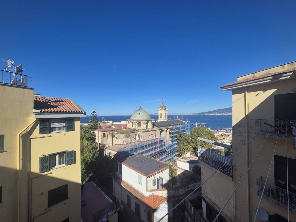 Appartamento a Castellammare di stabia in Via Salita Quisisana, 41 - Foto 2