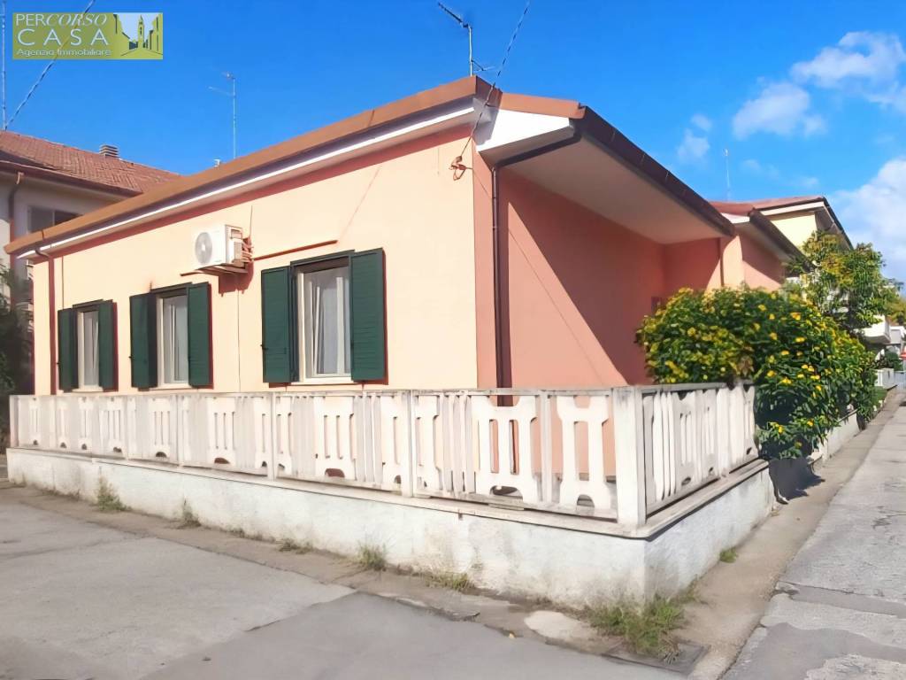 Casa indipendente a Giulianova in VIA MONFALCONE - Foto 2