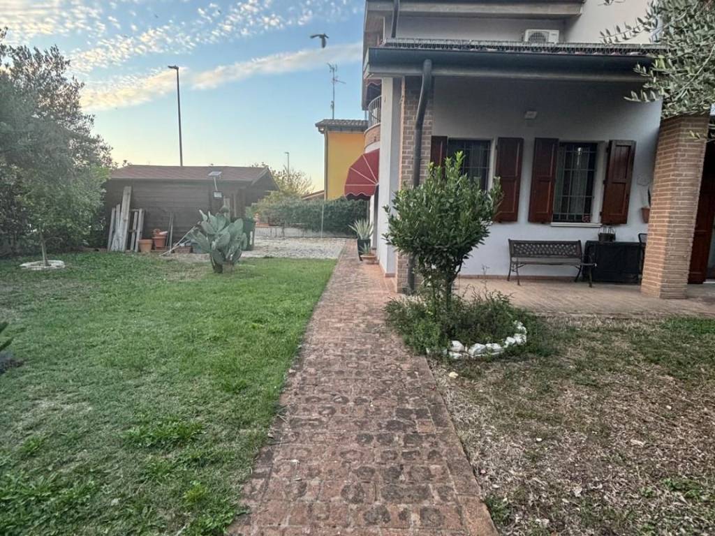 Villa a Bondeno in Via Madonna della Pioppa, 53 - Foto 5