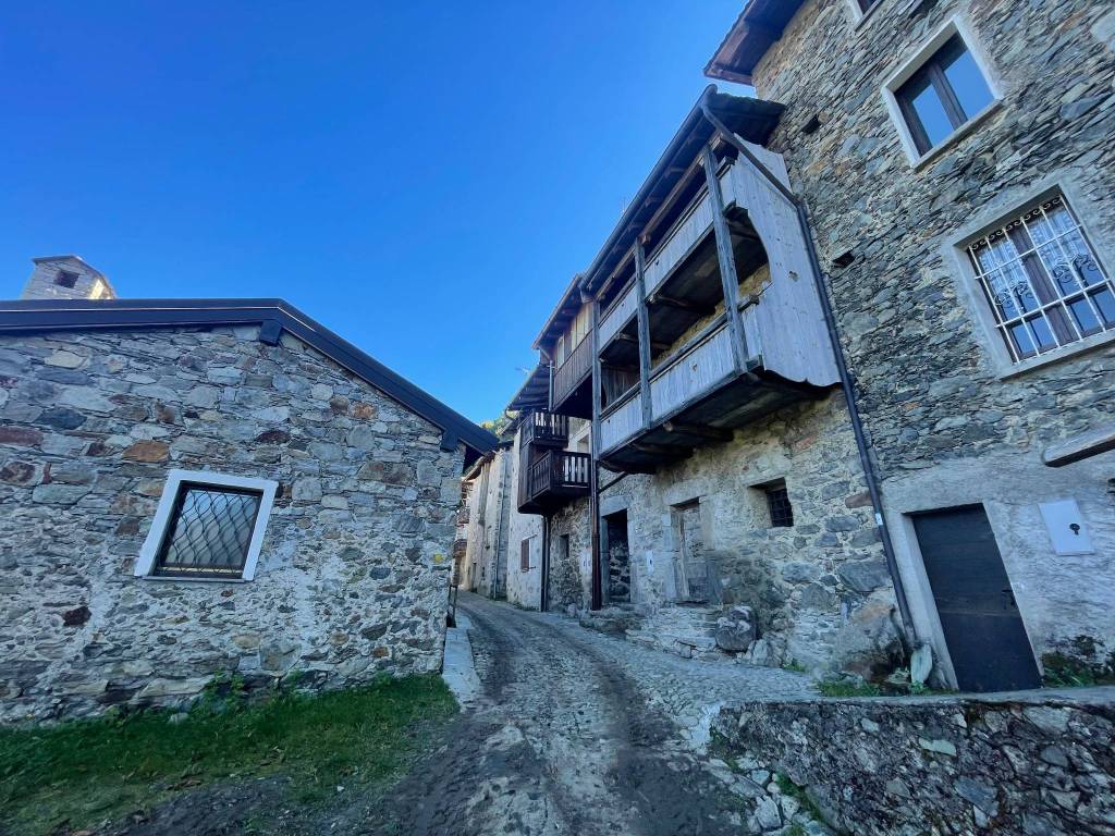 Casa indipendente a Forcola in Via Alfaedo - Foto 2