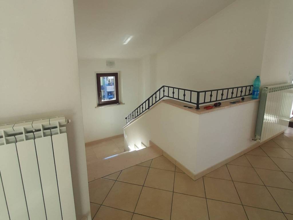 Appartamento a Monte porzio in Via Martiri della Resistenza - Foto 3