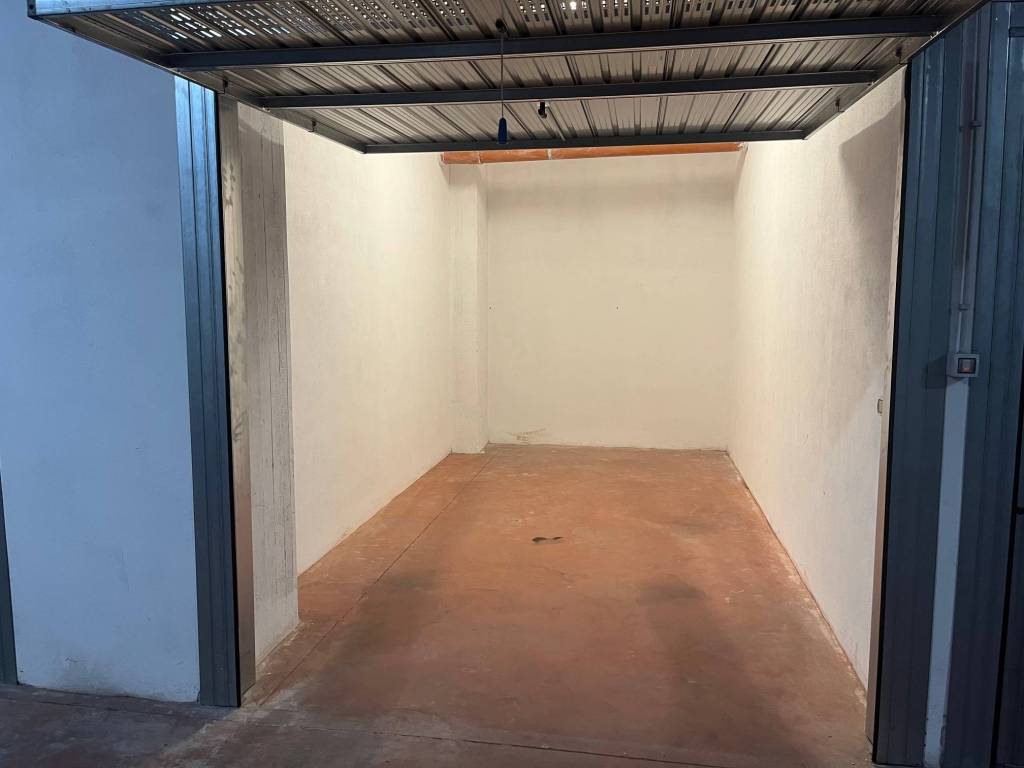 Box / garage a Pomezia in Via Giacomo Matteotti, 16 - Foto 3
