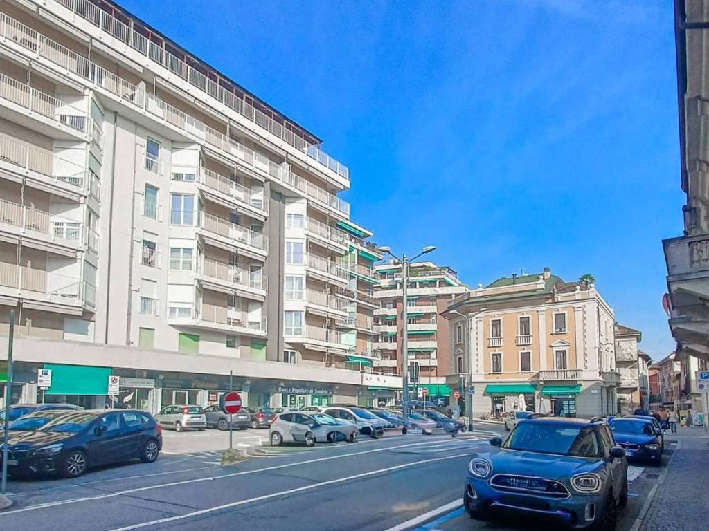 Appartamento a Sesto calende in PIAZZA MAZZINI, 3 - Foto 2