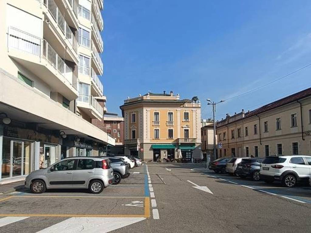 Appartamento a Sesto calende in PIAZZA MAZZINI, 3 - Foto 3