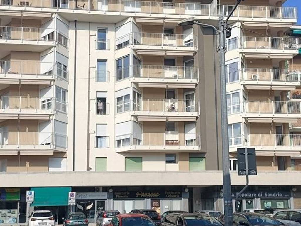 Appartamento a Sesto calende in PIAZZA MAZZINI, 3 - Foto 4