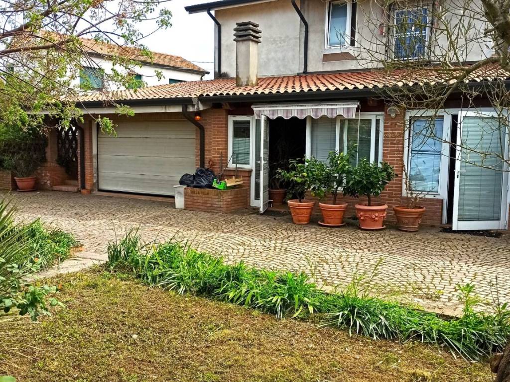 Villa a Arquà polesine in Via Arginone Cornè, 1971 - Foto 2