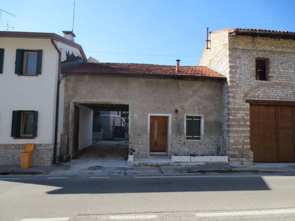 Rustico / casale a Cordenons in Via Monte Grappa, 131 - Foto 2