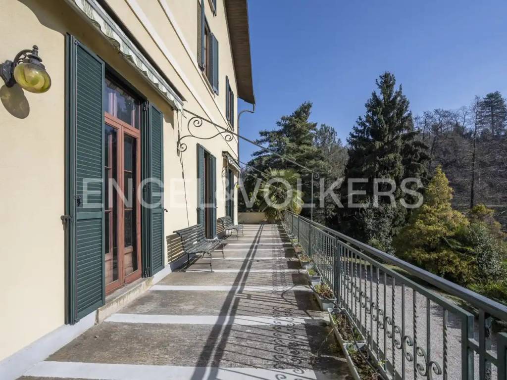 Villa a Besozzo in Via Domenico De Bernardi, 32 - Foto 2