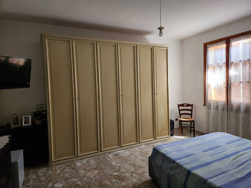 Villa a Castelnovo di sotto in Via Silvio d'Arzo - Foto 5