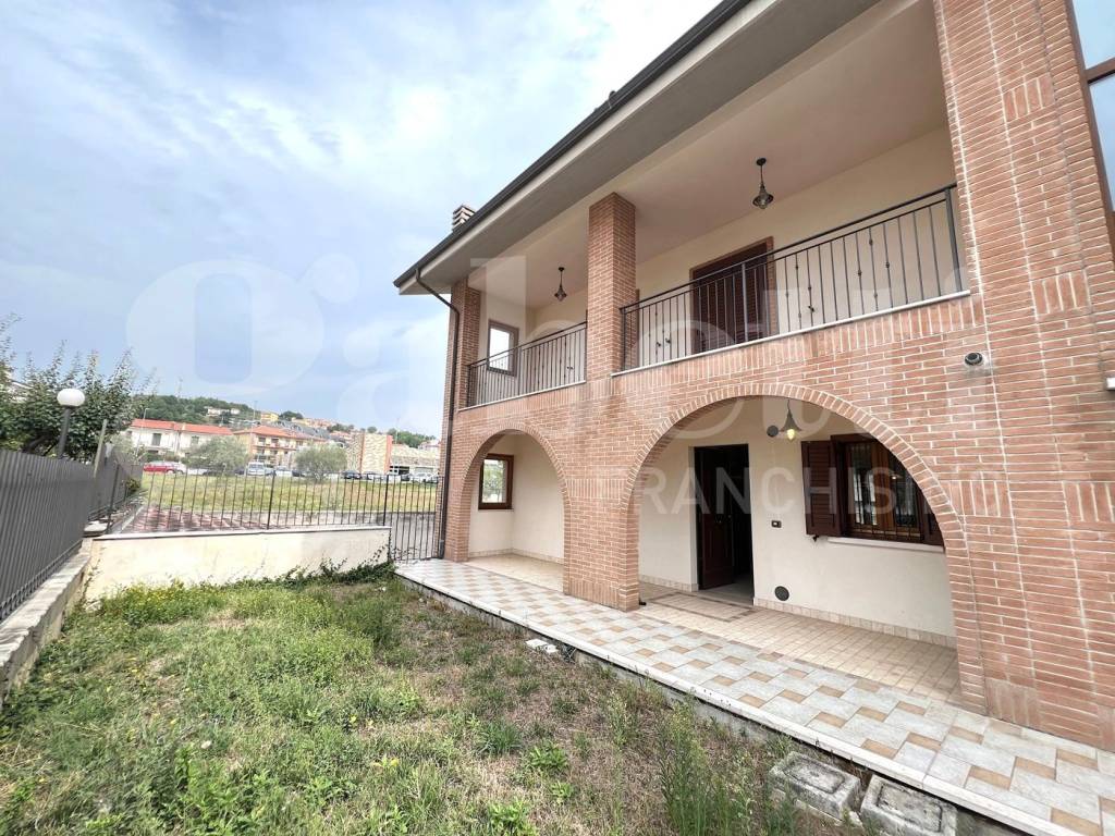 Villa a Isernia in Via Arturo Toscanini, snc - Foto 3