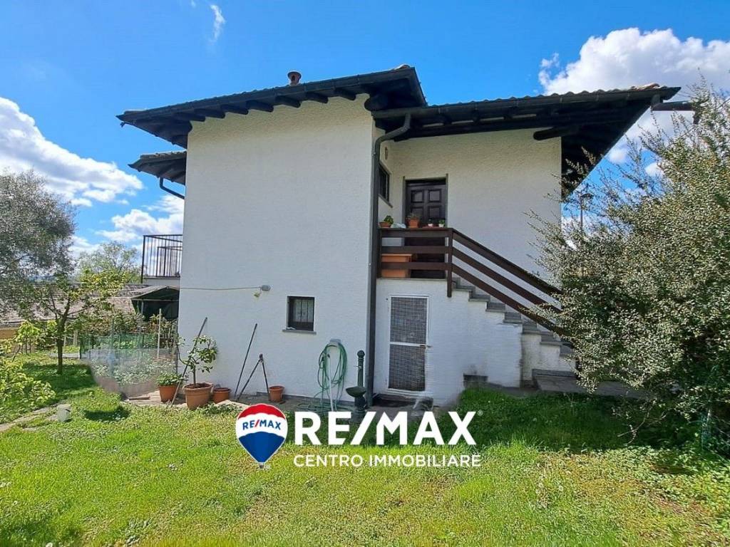 Villa a Casciago in Via Giacomo Leopardi - Foto 3