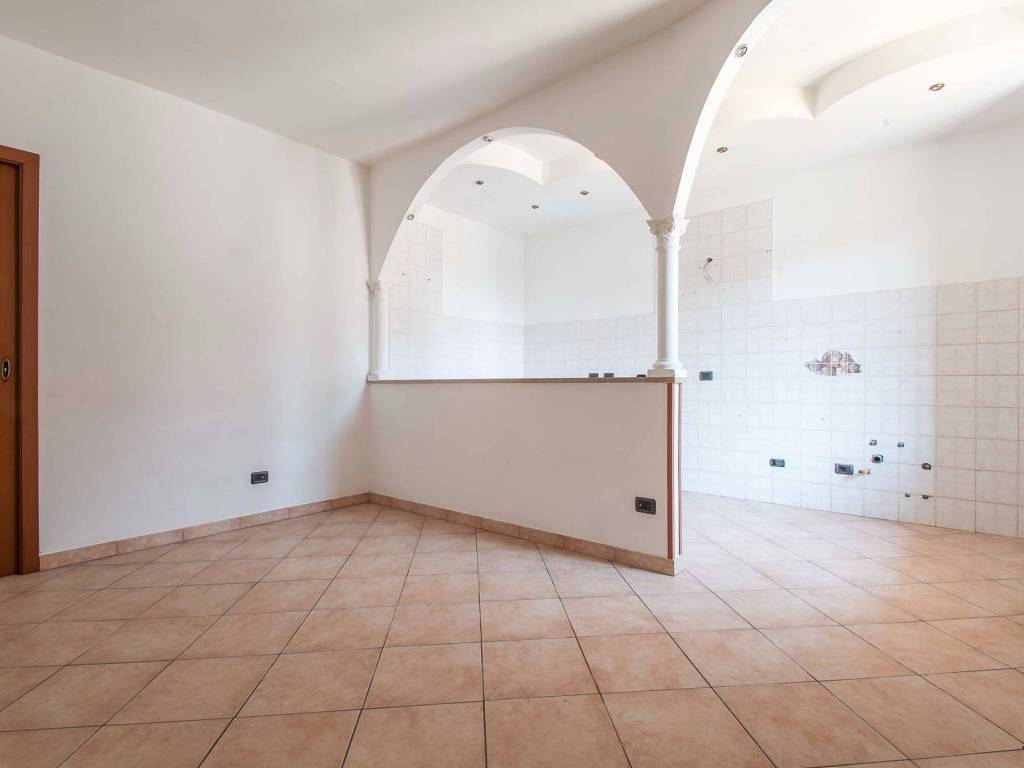 Appartamento a Gorla minore in Via Francesco Raimondi, 41 - Foto 4