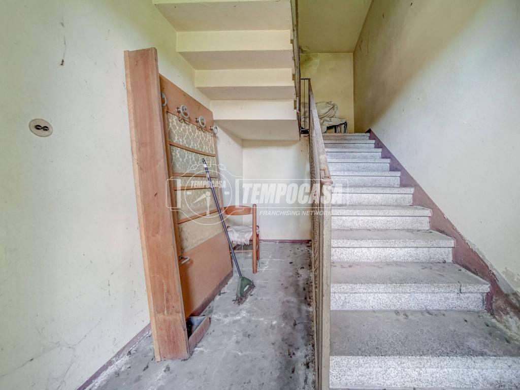 Casa indipendente a Angera in Via Galileo Galilei, 52 - Foto 2