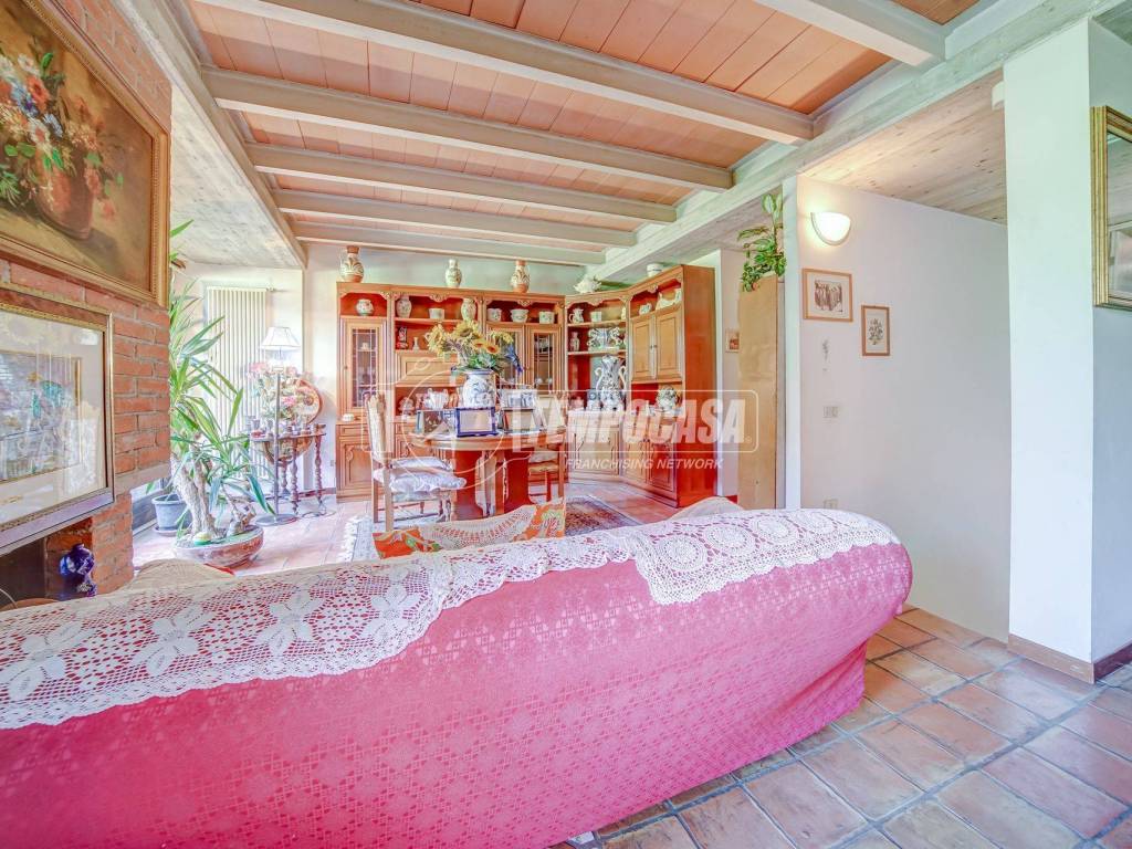 Appartamento a Travedona-monate in Via Martiri della Libertà, Travedona Monate 522 - Foto 5