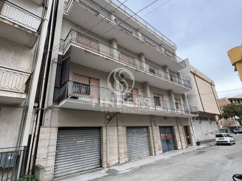 Palazzo / stabile a Reggio calabria in VICO PETRILLINA DIR. VERSACE 15 - Foto 2