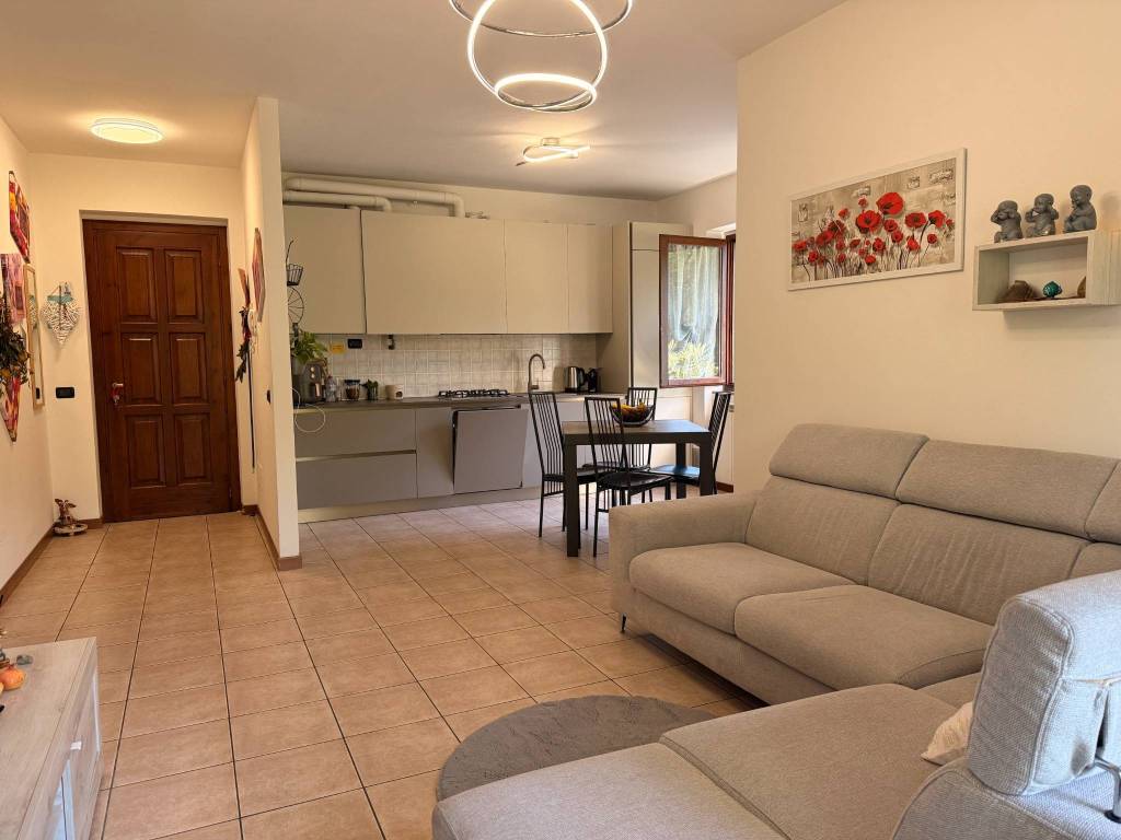 Appartamento a Asso in Via Dosso, 41 - Foto 2